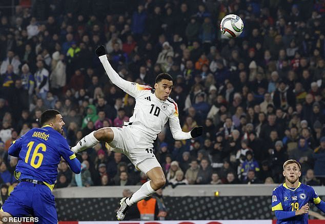 Musiala fête son but lors d'un match contre la Bosnie