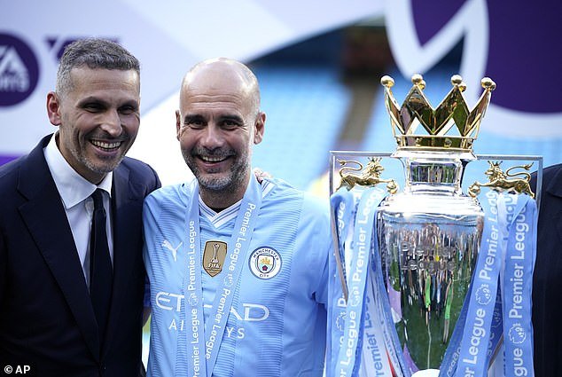 Guardiola et son président Khaldoon Al Mubarak.