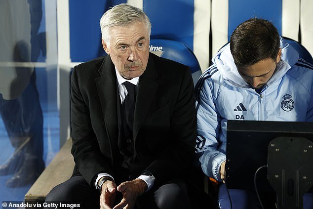 Carlo Ancelotti et son équipe à la fin du match.