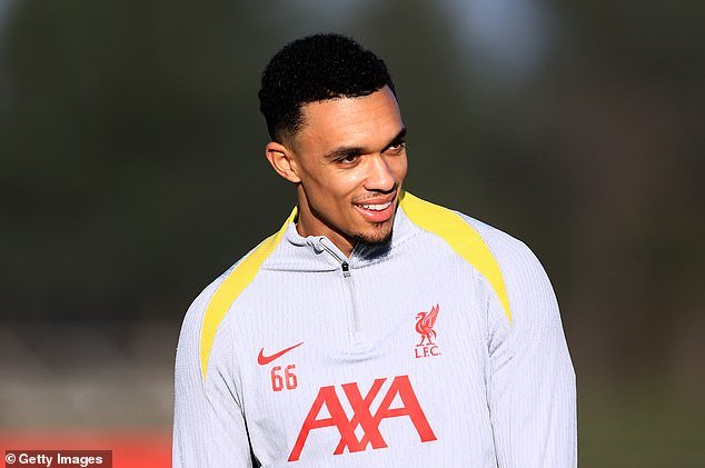 Trent Alexander-Arnold s'entraîne avec Liverpool avant les matchs cruciaux