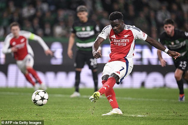 Bukayo Saka marque lors de la victoire contre le Sporting.