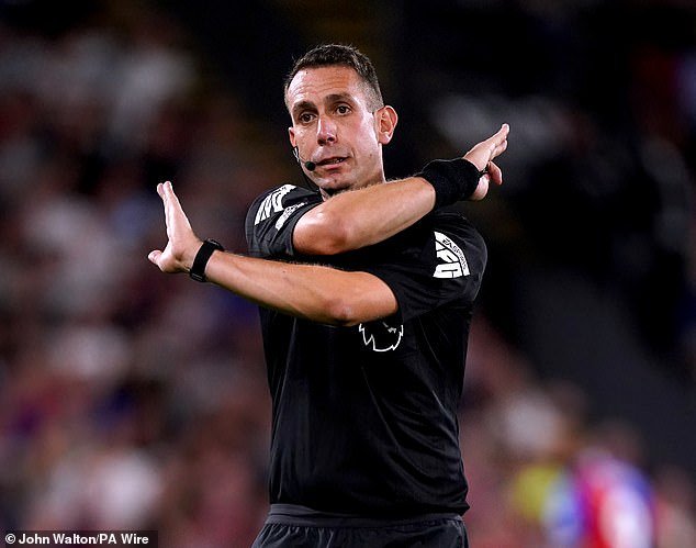 Une enquête sur l'arbitre suspendu David Coote est en cours selon le PGMOL