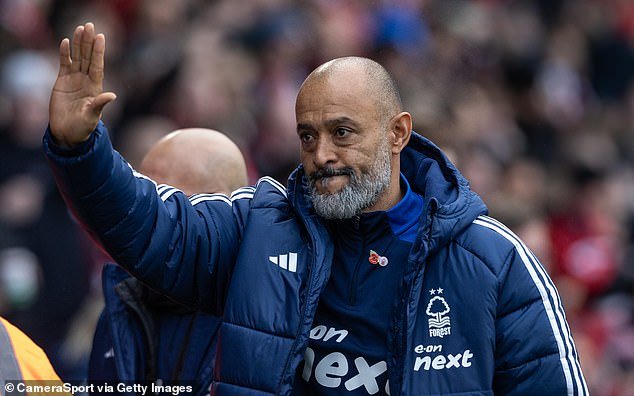 Chris Wood en pleine action sur le terrain