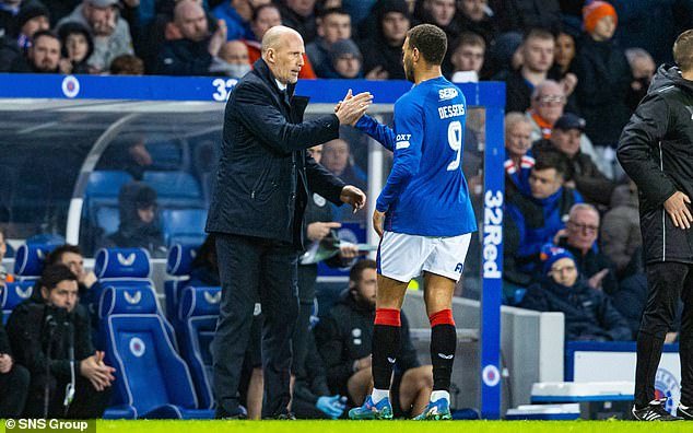 Philippe Clement montre une loyauté excessive envers Dessers