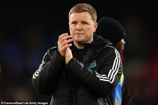 Eddie Howe de Newcastle évalue le défenseur ouzbek comme un talent prometteur