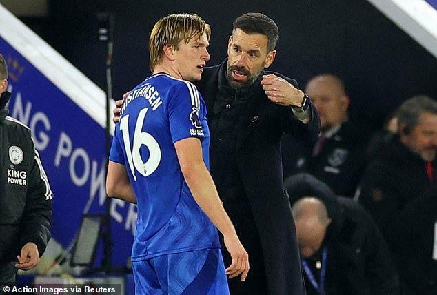 Victor Kristiansen a avancé depuis l'arrière selon les instructions de Van Nistelrooy