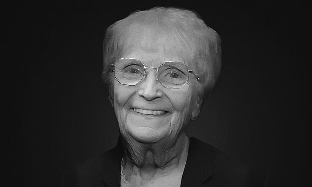 Kath Phipps avec des figures emblématiques du club