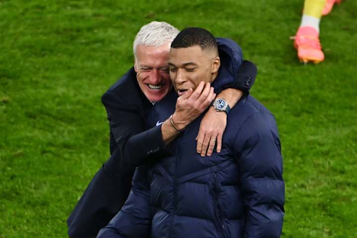Didier Deschamps et Kylian Mbappe Didier Deschamps et Kylian Mbappe