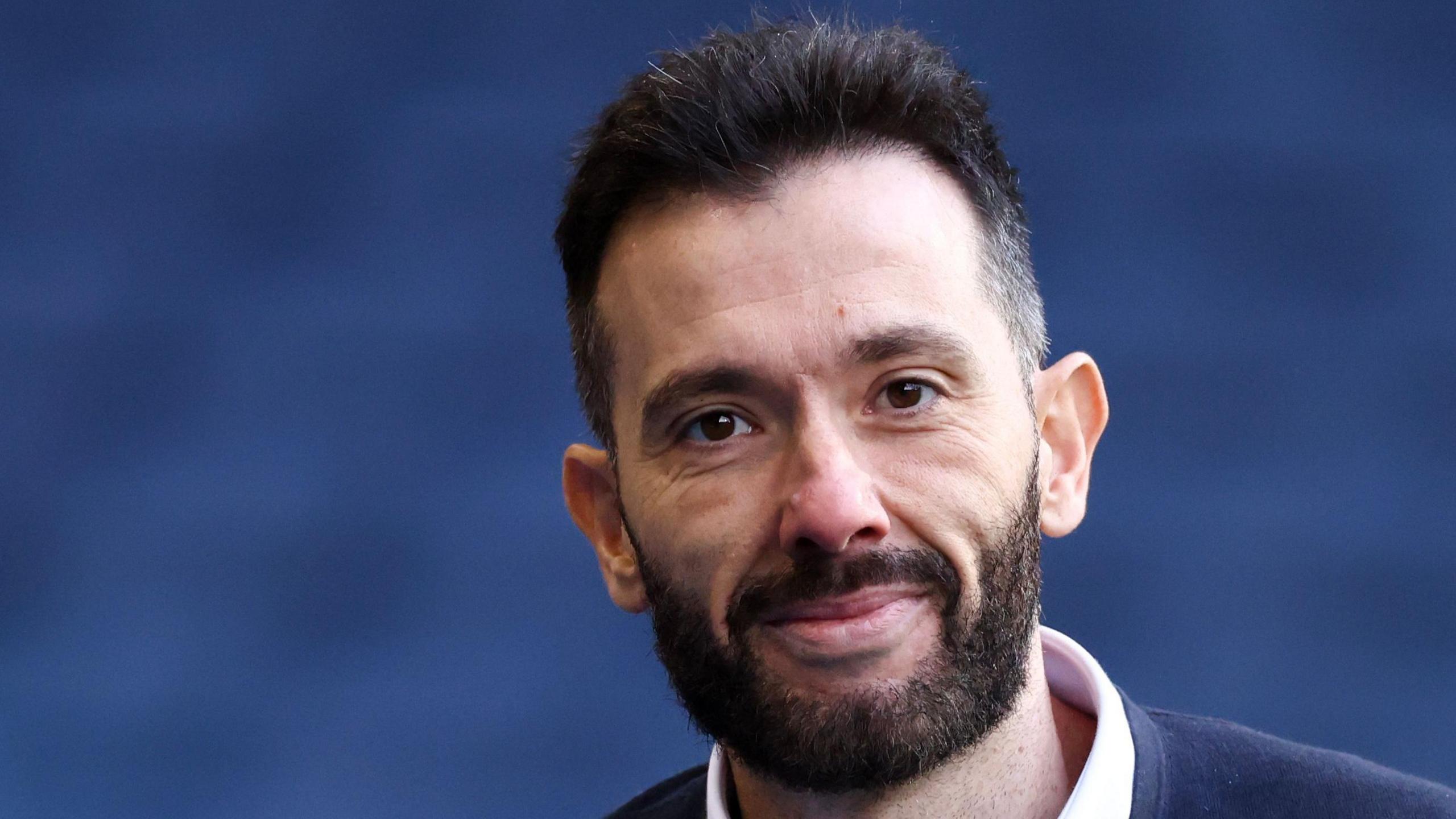 Carlos Corberan sourit alors qu'il dirige West Bromwich Albion