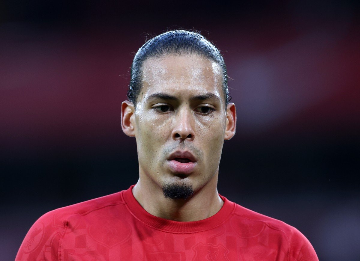 Virgil van Dijk s'échauffant pour Liverpool