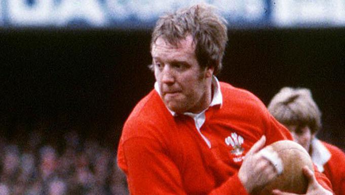 Geoff Wheel attaque pour le Pays de Galles