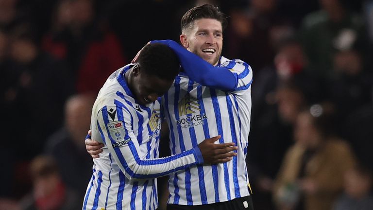 Josh WIndass célèbre après avoir marqué le deuxième but de Sheffield Wednesday contre Middlesbrough