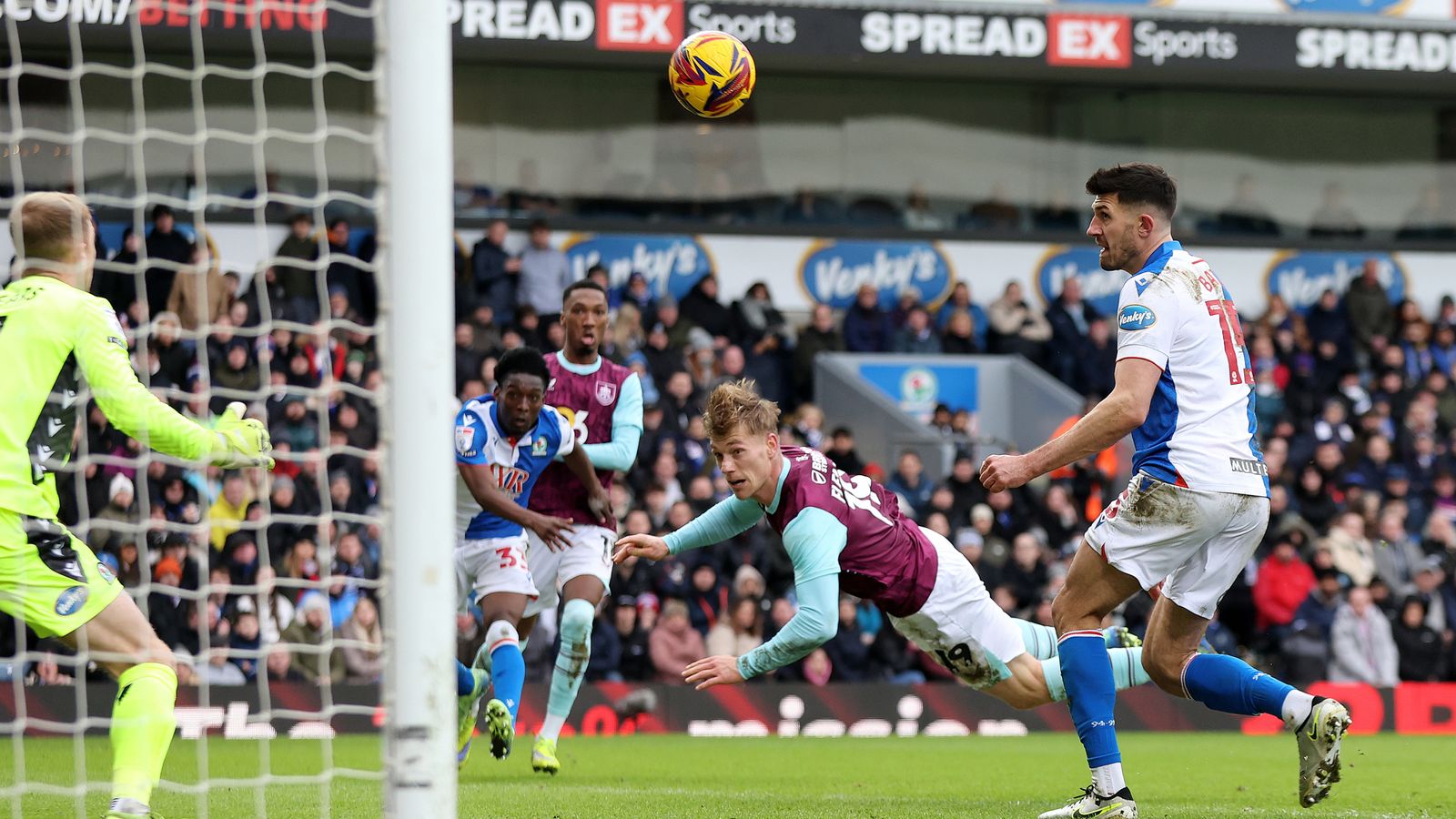 Burnley bat Blackburn 1-0 dans le derby de l-East Lancashire
