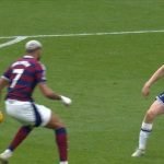 Newcastle égalise contre Tottenham - Controverse sur la main de Joelinton