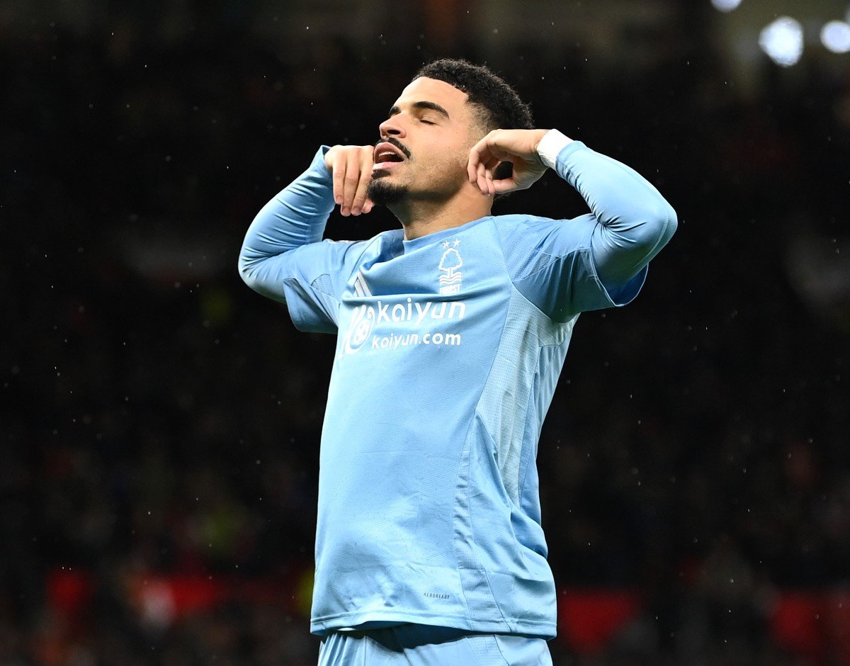 Morgan Gibbs-White célèbre un but pour Nottingham Forest