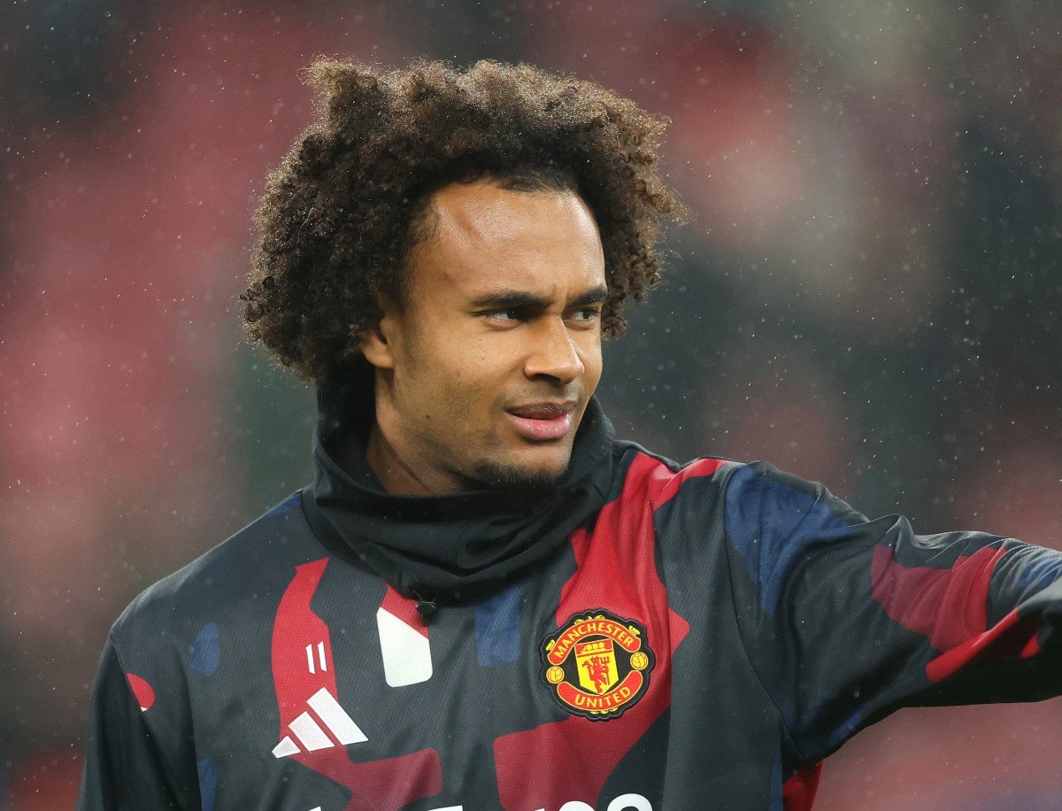 Joshua Zirkzee réchauffement avec Manchester United