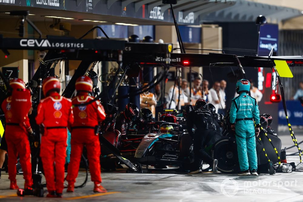 Lewis Hamilton, Mercedes F1 W15, makes a pit stop
