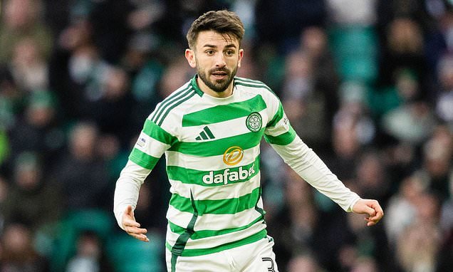 Greg Taylor en action pour Celtic contre St Mirren