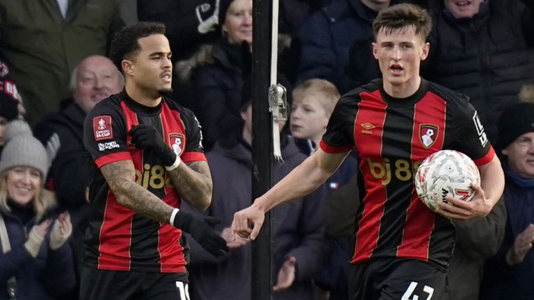 Justin Kluivert célèbre après avoir égalisé pour Bournemouth
