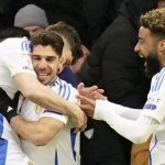 Leeds United écrase Sheffield Wednesday 3-0 et reprend la tête