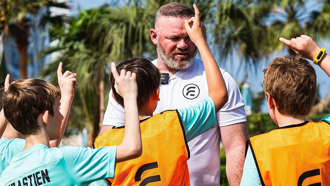 Wayne Rooney entraîne à Dubaï des enfants de stars du foot