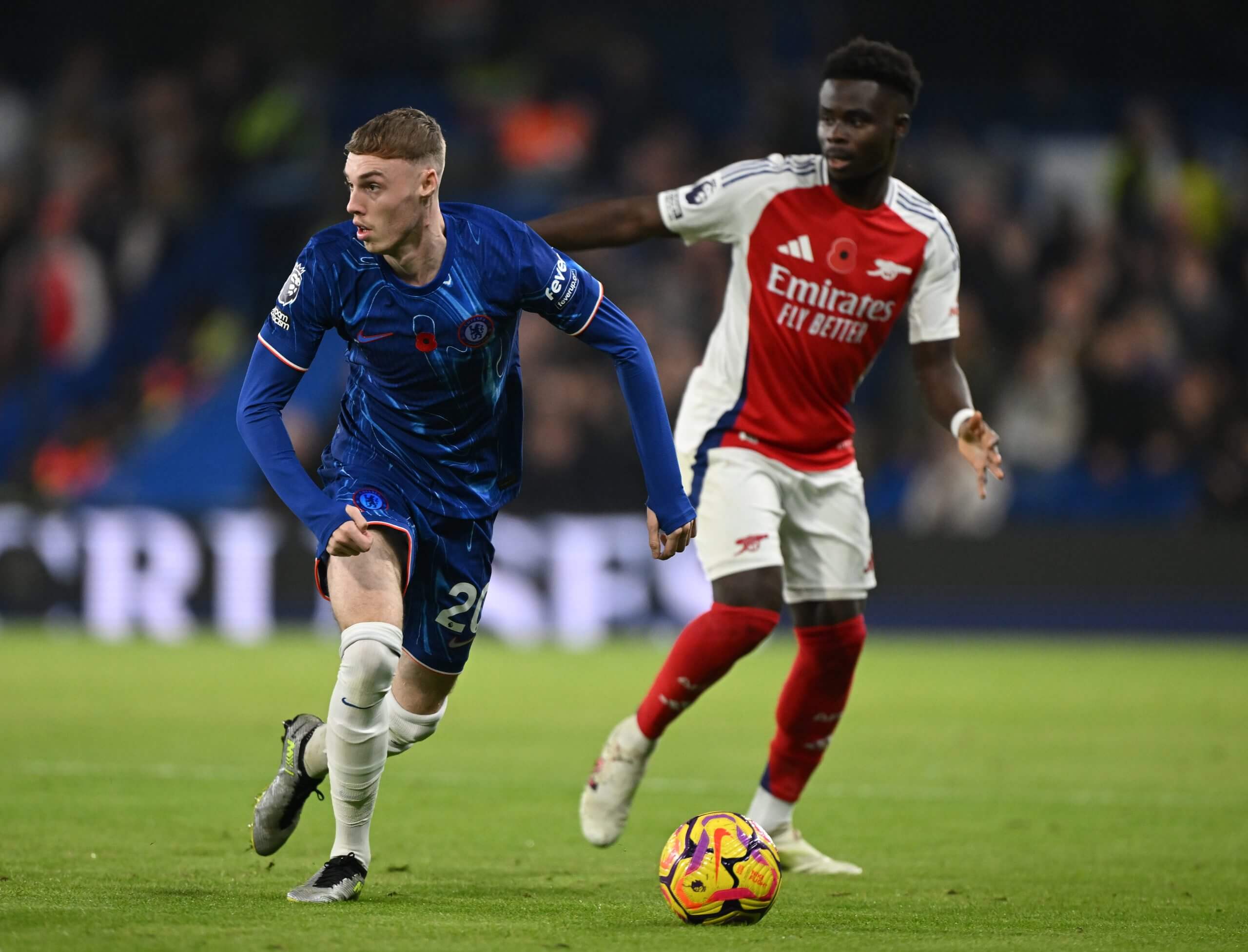 Jack Grealish remportant un coup franc