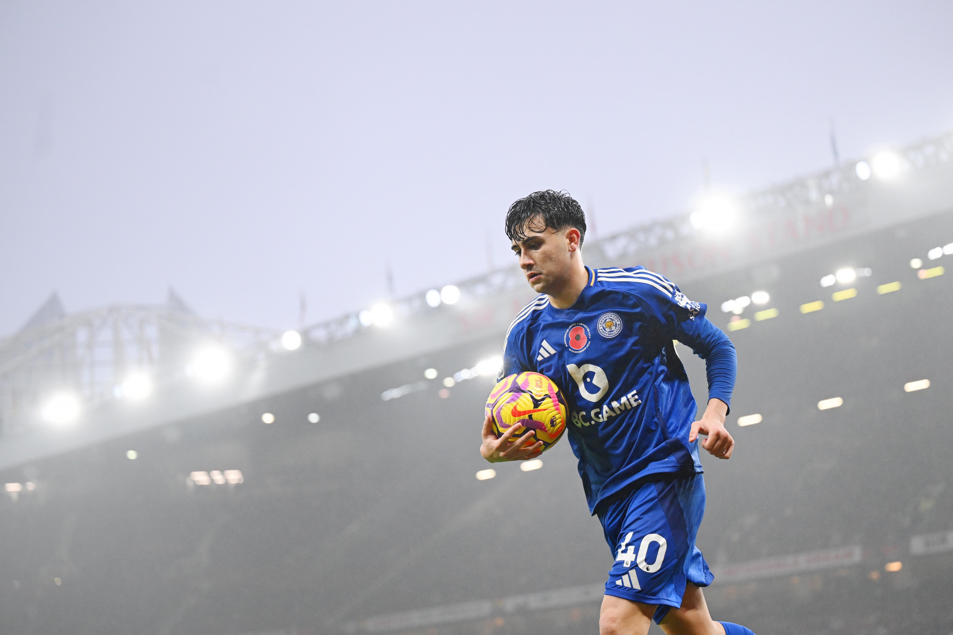 Facundo Buonanotte en action pour Leicester