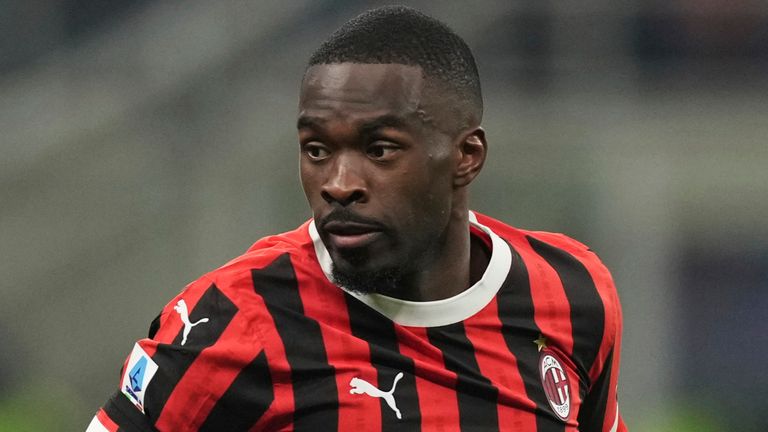 Fikayo Tomori avec l'AC Milan durant un match de Serie A