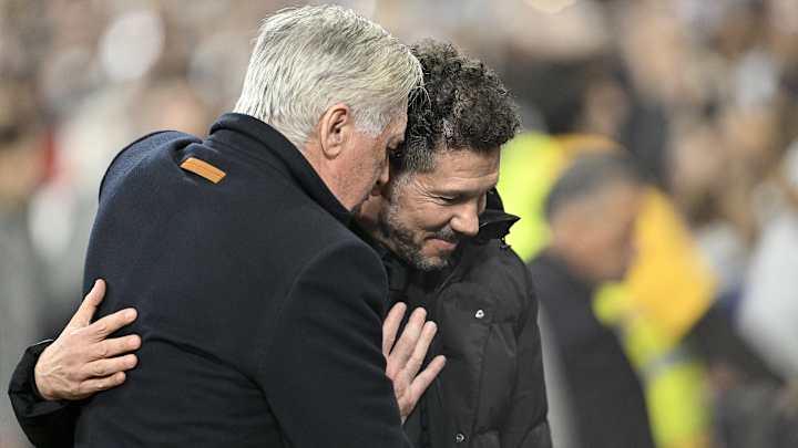 Diego Simeone a salué Carlo Ancelotti avant le coup d'envoi