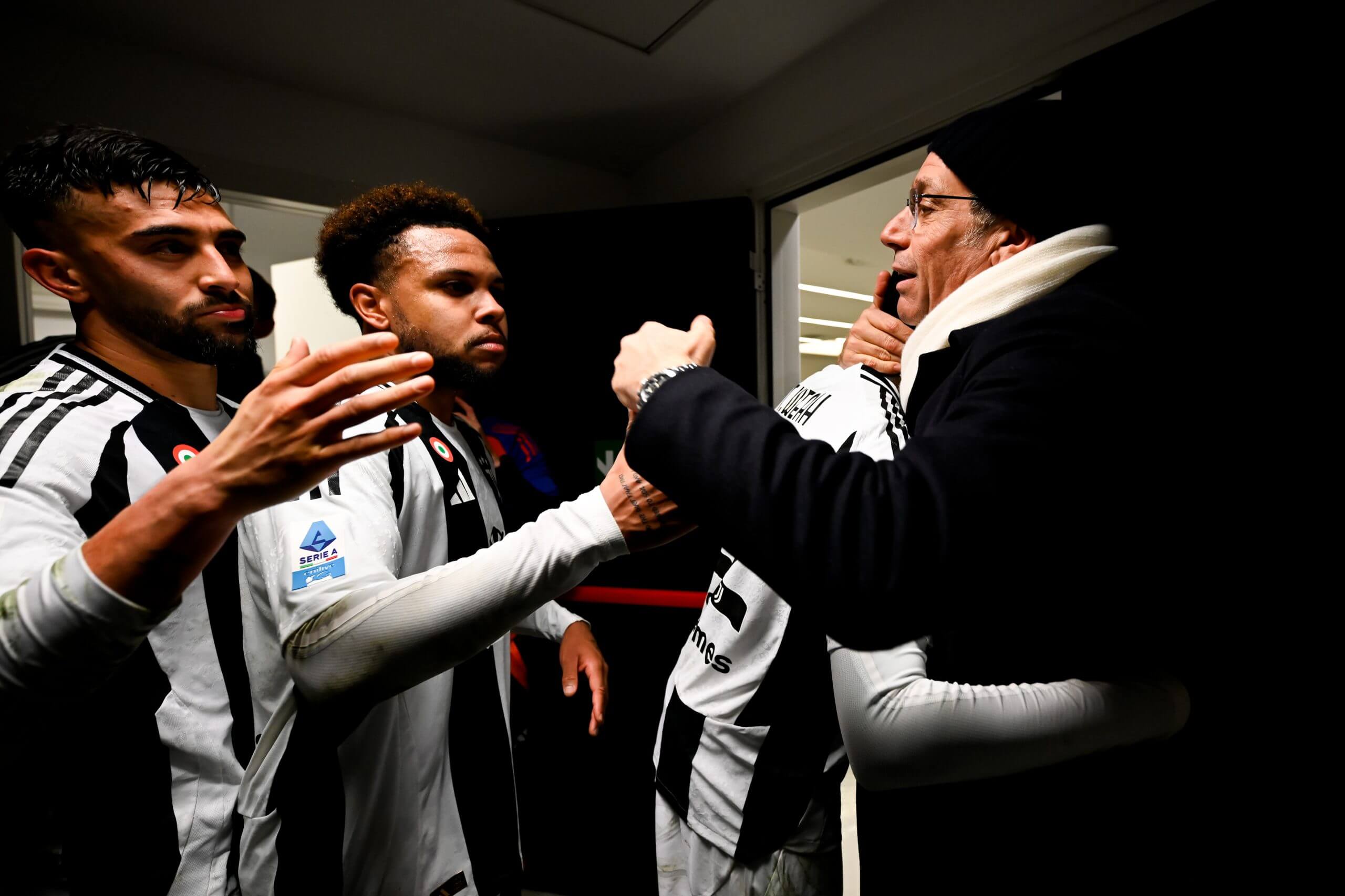 McKennie célèbre avec l'équipe