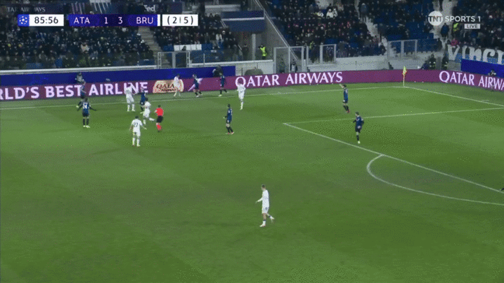 Toloi lors d'une rencontre avec Club Brugge