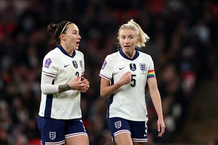 Lucy Bronze et Leah Williamson