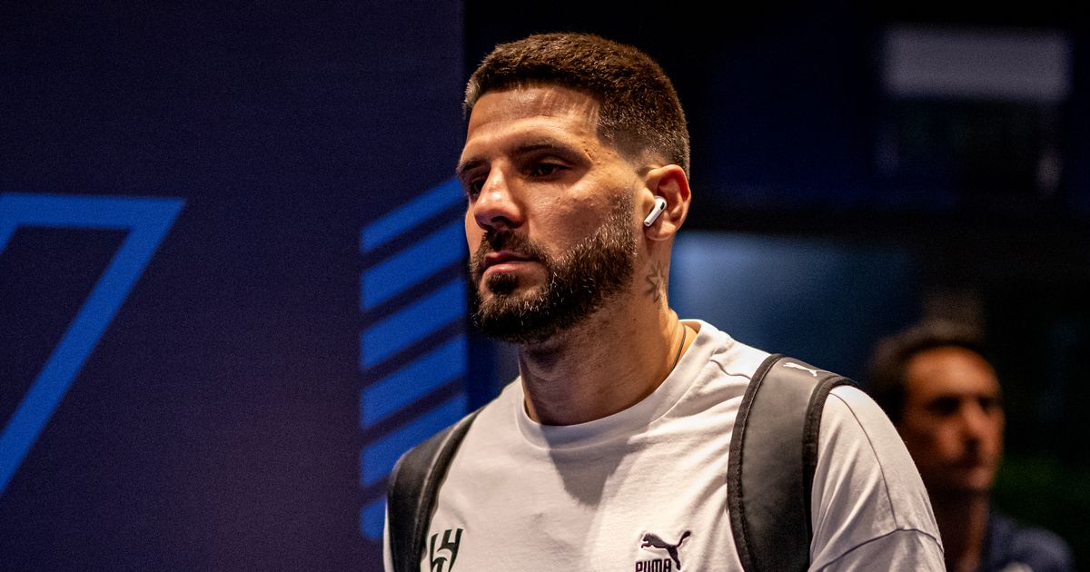 Aleksandar Mitrovic hospitalisé pour un problème cardiaque
