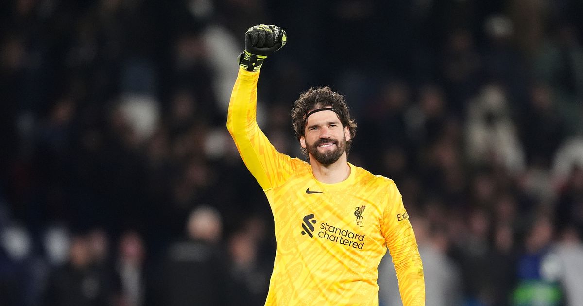 Alisson - un des plus grands gardiens de Liverpool après PSG