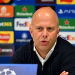 Arne Slot s-excuse après ses propos sur l-arbitre Michael Oliver