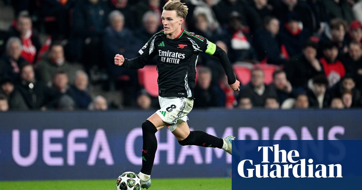 Arsenal écrase PSV et rêve grand grâce à Ødegaard