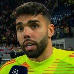 David Raya critique sa performance malgré l-éloge de Schmeichel