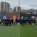 Hommage des joueurs de Barcelone suite au décès du médecin du club