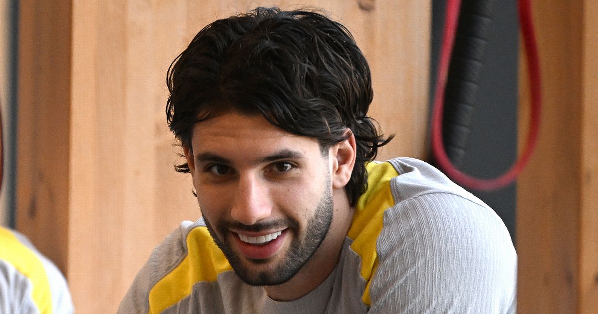 Liverpool - Dominik Szoboszlai soutient Milos Kerkez pour Anfield