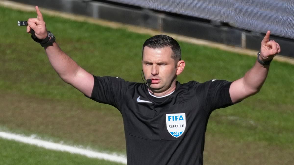 Michael Oliver ne sera pas arbitre en Premier League ce week-end