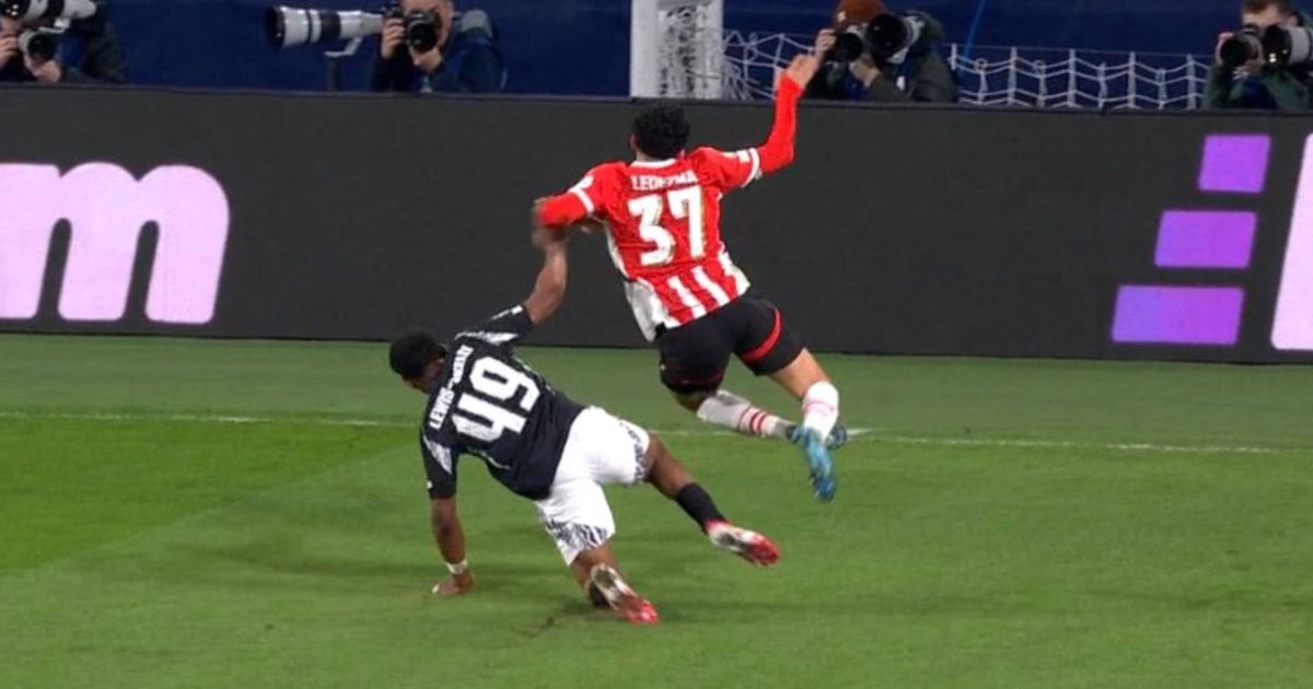 Myles Lewis-Skelly - un carton rouge évité lors du match Arsenal-PSV