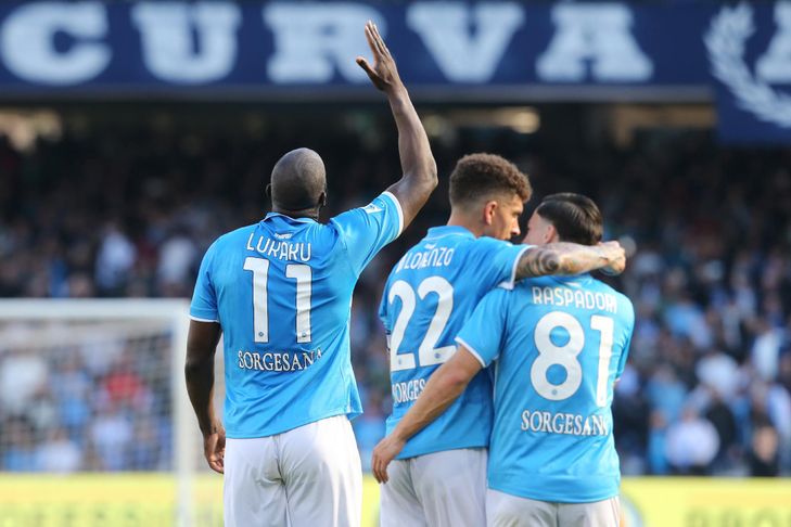 Naples relance la course au titre après la chute de la Juventus