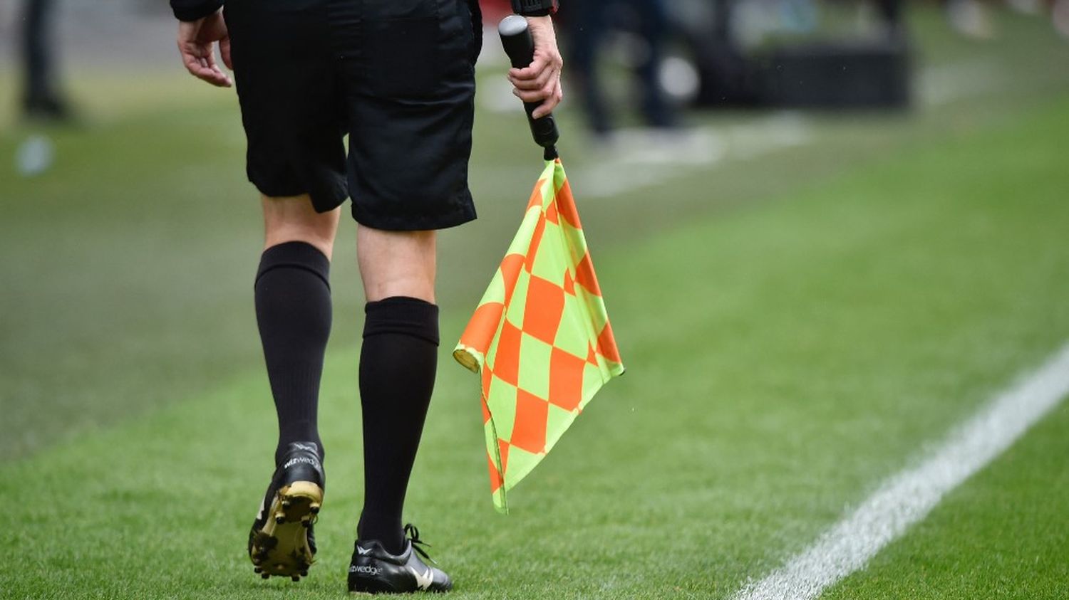 Sanctions des entraîneurs - l-arbitre- un acteur essentiel du football