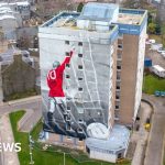 Un Mural Rendant Hommage à Denis Law Prend Forme à Aberdeen