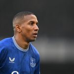 Young réagit à la controverse du penalty de Manchester United