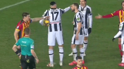 Lucca (17) s’est attiré les foudres de ses coéquipiers et de son coach...