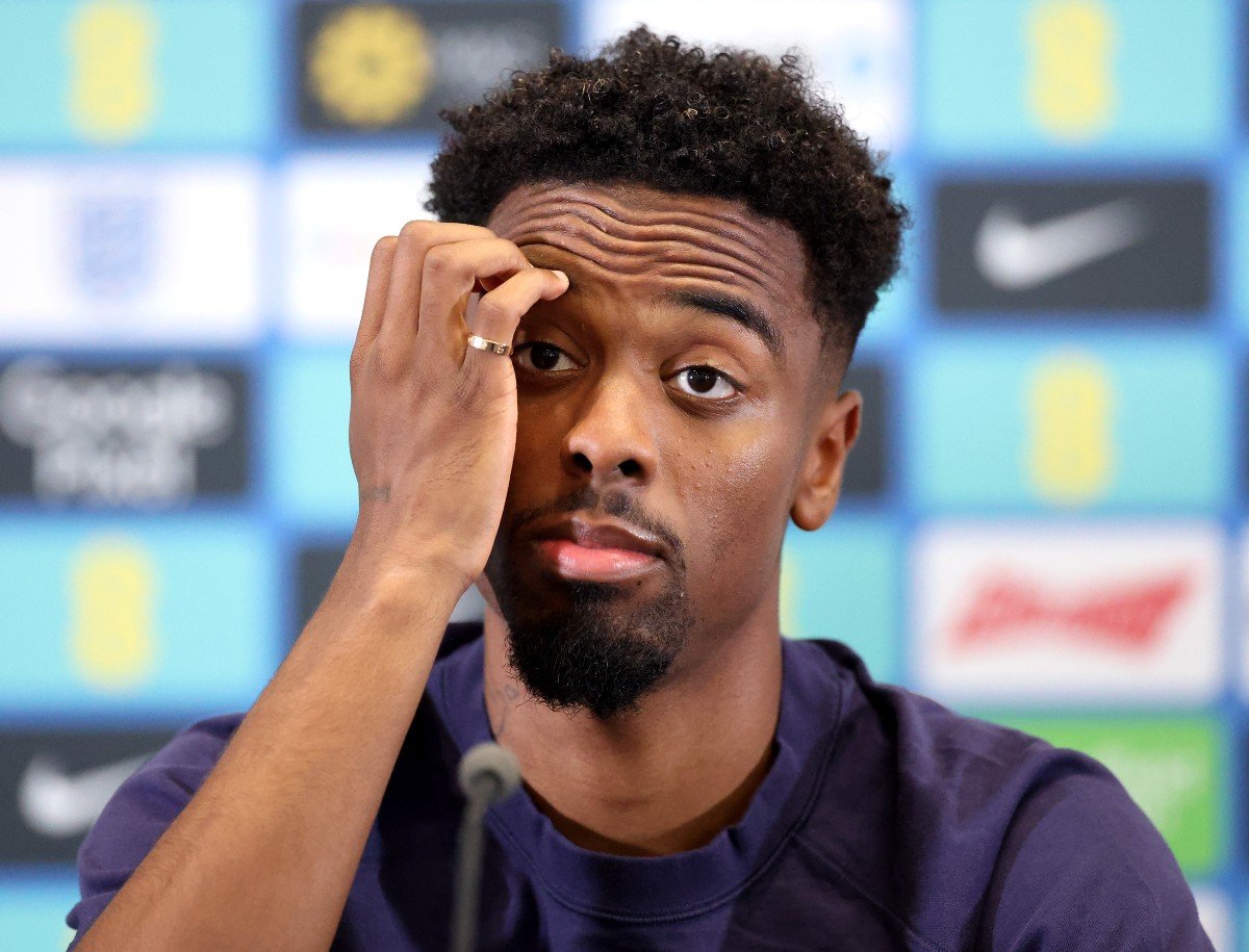 Angel Gomes lors d'une conférence de presse avec l'Angleterre