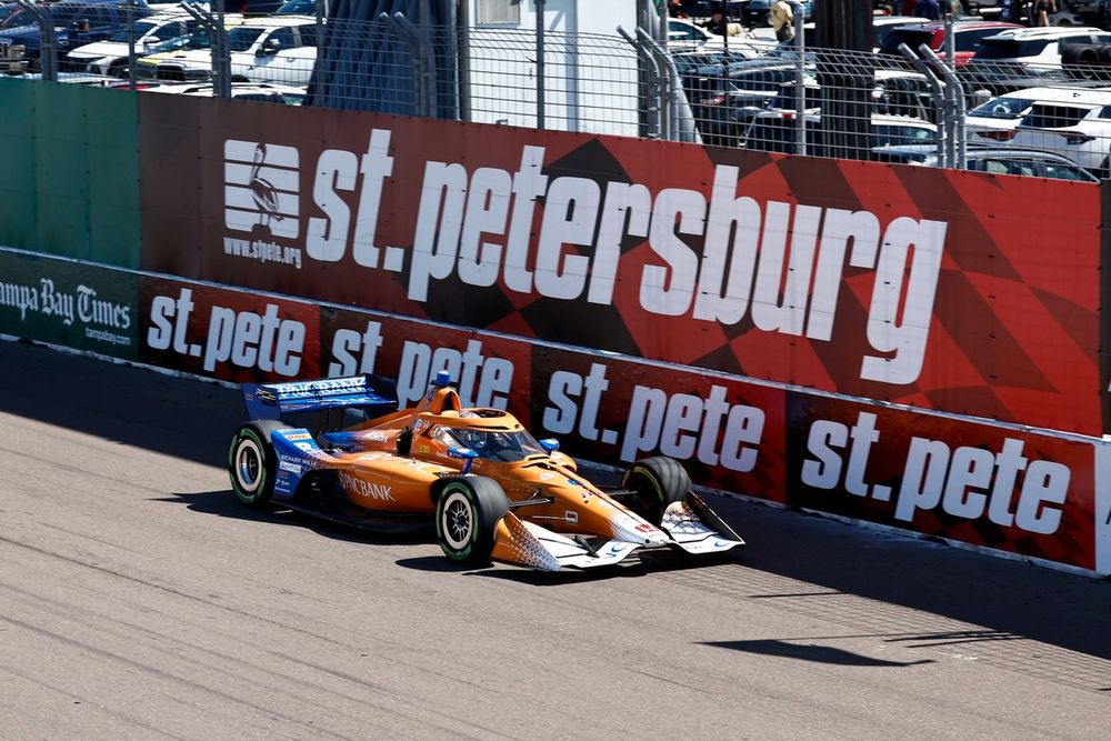 Scott Dixon perd la victoire à cause d'une radio défaillante