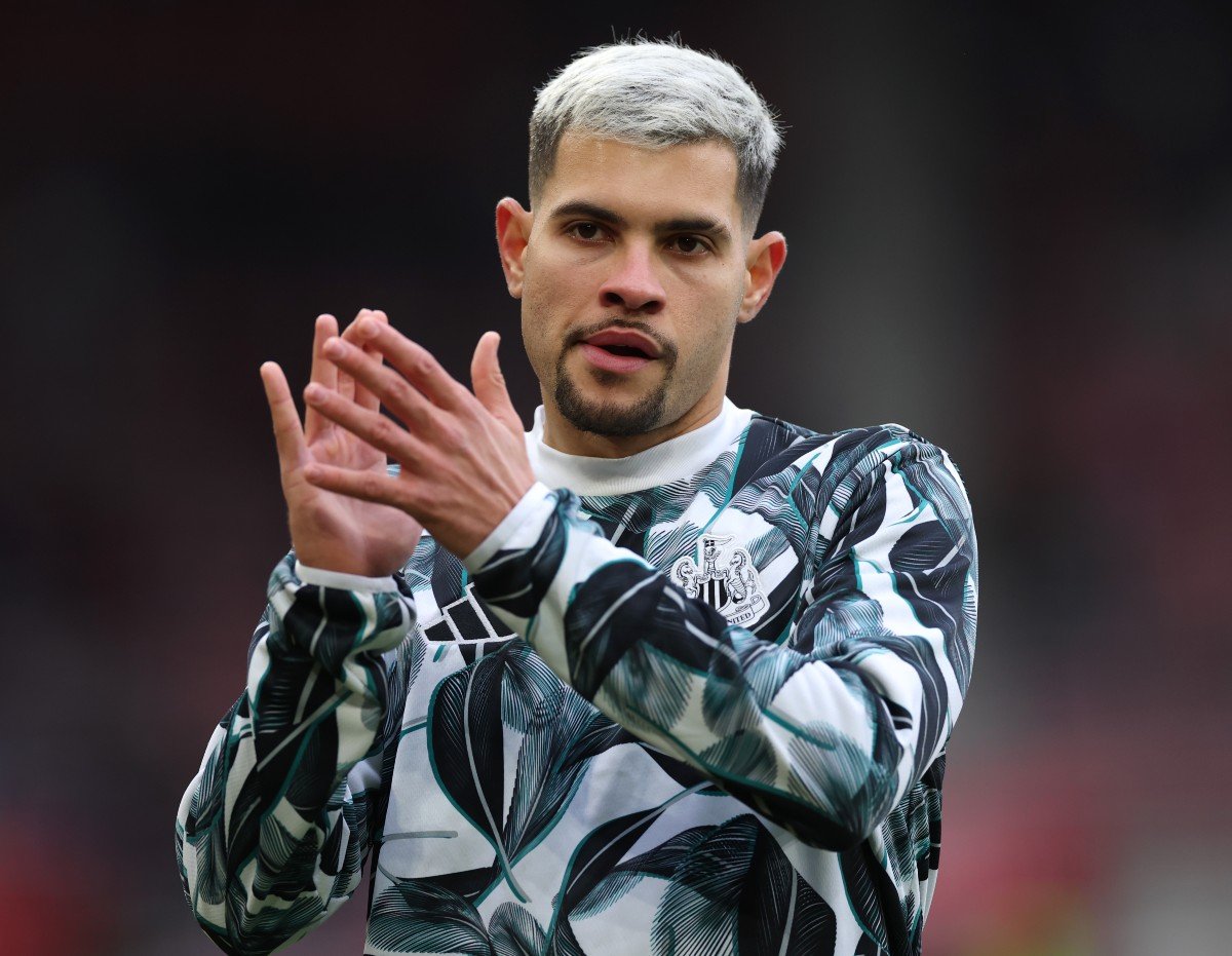 Bruno Guimaraes applaudit les fans de Newcastle