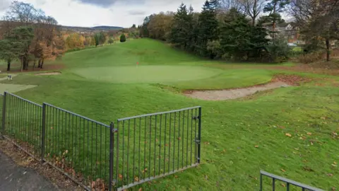 Vue générale du tee au parcours de golf Dalmuir.